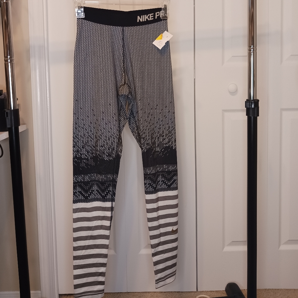 Nike Black/White Leggings Size XS